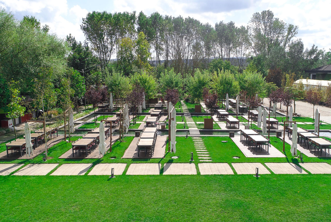 Digma Havuzlu Bahçe Restoran